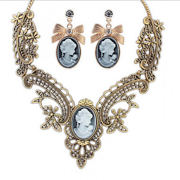 European and American retro metal Pierced Earrings Necklace Set temperament Palace  
